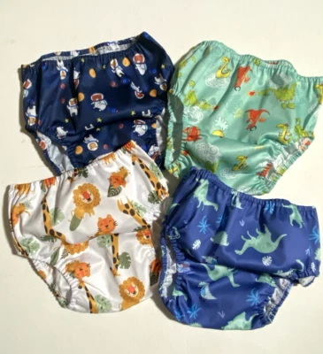 Juego de cuatro fundas de pañales impermeables BisenKid talla 2T dinosaurios, osos, animales Foto 1 de 4