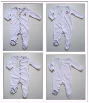 LILY & DAN Baby Mädchen weicher weißer Velours Strampler Blumenmuster Schlafanzug 0 bis 24 Monate NEU