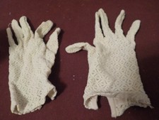 Vintage Pair Of Little Girls Dress Gloves Off White Lace Accent & Pearl Button