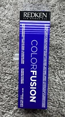 Color Fusion Color Crema Moda Fresca #8Vv Violeta por Redken Unisex - 2,1 OZ Foto 1 de 3