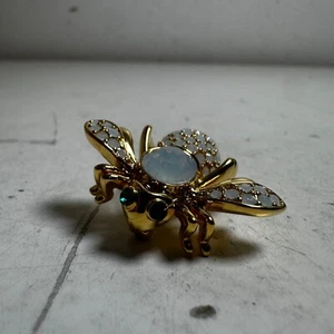 Vintage Joan Rivers Oktober weißer Opal Geburtsstein bienenförmige Mode Brosche Anstecknadel - Bild 1 von 7
