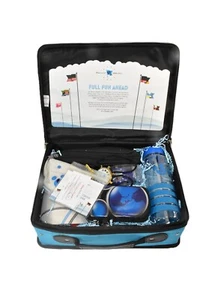 DISNEY MEMBERS VACATION CLUB CRUISE DREAM SHIP SUITCASE WITH ORIGINAL MECHANDISE - Picture 1 of 15