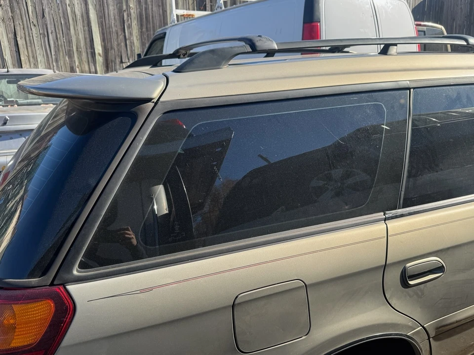 Vidrio ventana cuarto lado pasajero derecho Subaru Legacy 2000-2004 Foto 1 de 1