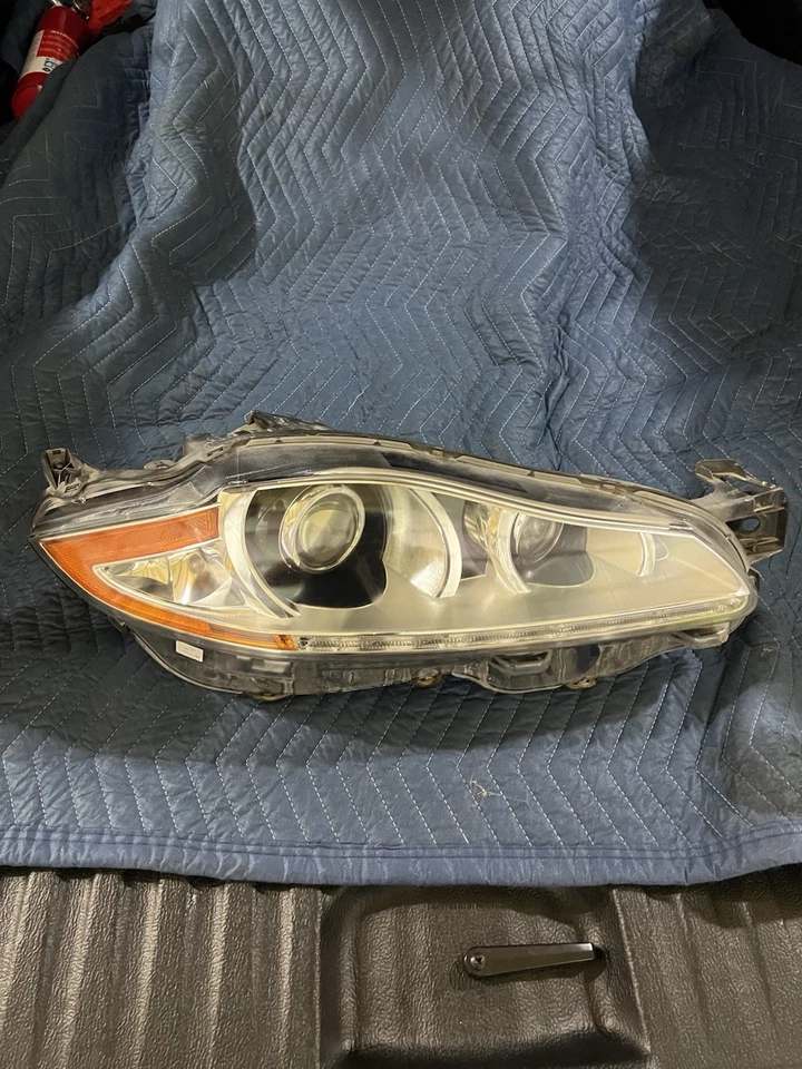 Faro xenón delantero pasajero derecho Jaguar XJ XJL 2010-2015 OEM. Foto 1 de 4