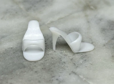 Zapatos vintage *Barbie*: Mules blancos ~ Tacones altos Superstar Era ~ Hong Kong, años 80 Foto 1 de 4