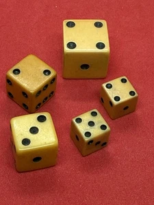 Vintage Bakelite Dice Lot Of 5 Different Sizes Butterscotch Color - Picture 1 of 4