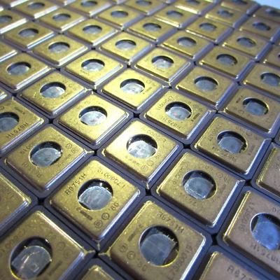 R8751H INTEL Gold LCC EPROM MCS-51 Microcomputer orientato 8 bit CPU VINTAGE-IC - Immagine 1 di 4