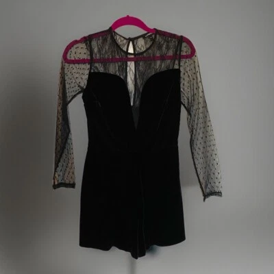 Женский бархатный комбинезон Express черный кружевной размер S - Изображение 1 из 2