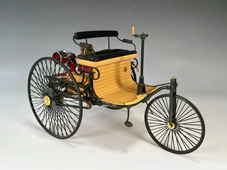 Franklin Mint The First Automobile 1886 Benz Patent Motorwagen 1:8 Diecast Car - Image 1 of 4