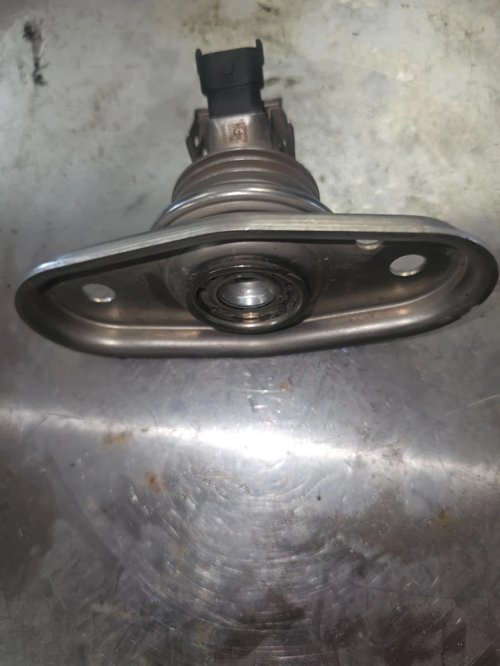 Válvula de puerto de entrada DEF de escape de 6,7 L | Se adapta a Ford F250 F350 2017-2020 Foto 1 de 2