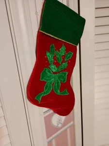 KURT ADLER -MEDIAS DE NAVIDAD 20.5" - ROJO Y VERDE - BAYAS DE ACEBO - NUEVAS - Imagen 1 de 2