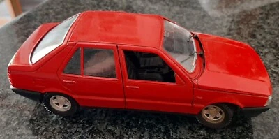 POLISTIL FIAT CROMA, 1/25, ROSSO PASTELLO,  NMINT NO BOX - Immagine 1 di 4