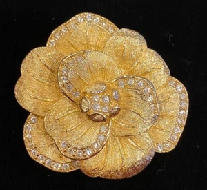 VINTAGE CHRISTIAN DIOR GOLD PLATED FLOWER PIN BROOCH - Picture 1 of 5