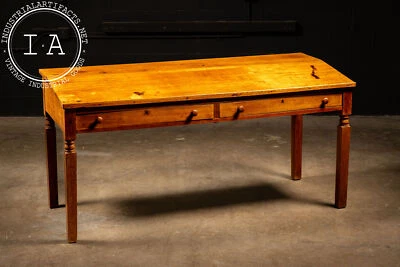 Escritorio antiguo de artes y manualidades Foto 1 de 4