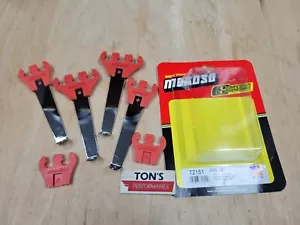 Kit de telar de alambre con bujía de encendido universal Moroso 72151 en cubierta de válvula ROJO SBC - Imagen 1 de 2
