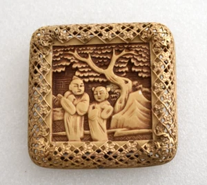 H Pomerantz NY Vintage Brooch Pin Ornate Brass Frame Carved Asian Figures - Picture 1 of 4