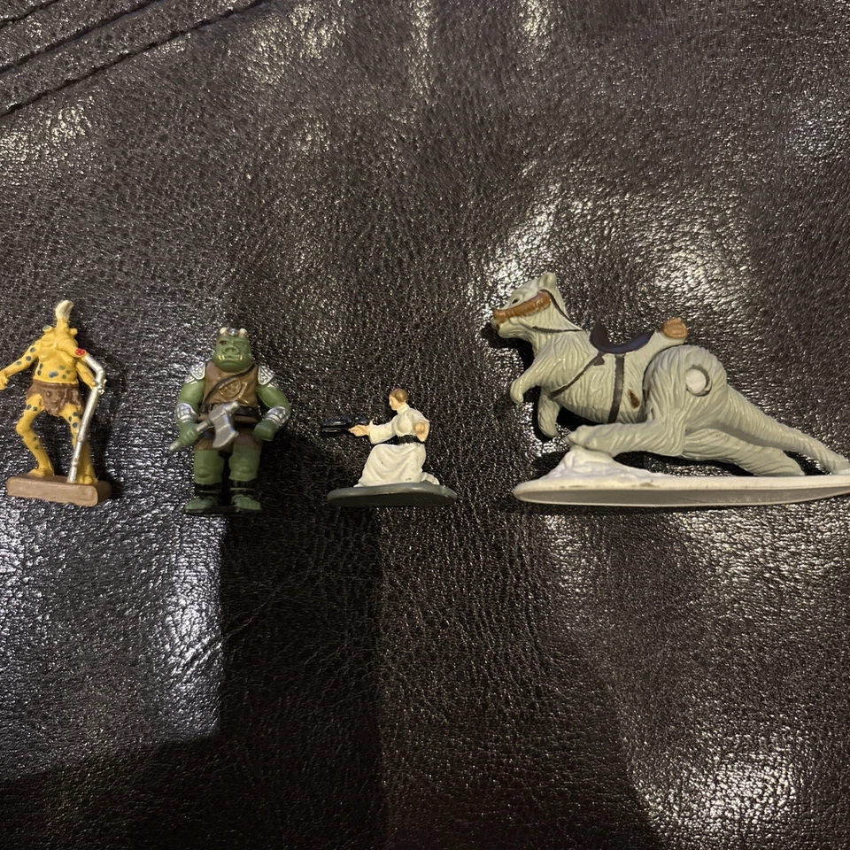 Lote Mixto Figuras Star Wars #4 (Tamaño Micro Máquinas) (Incluye 4 Figuras) Foto 1 de 3