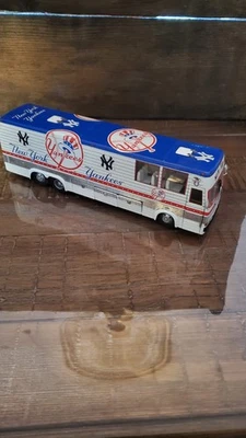 NY Yankes Team Bus- Danbury Mint- Diecast Metal - Image 1 of 4