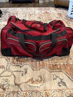 Bolsa de Lona Protégé 28" Poliéster Deportiva y de Viaje, Roja y Negra Grande Bloqueable Foto 1 de 4