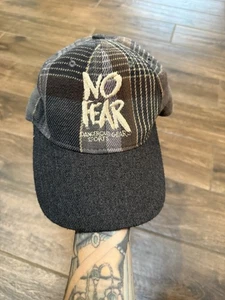 Vintage NO FEAR Mütze Kappe kariert Krempe Druckknopflasche USA grau Vintage 90er Jahre Y2K - Bild 1 von 4