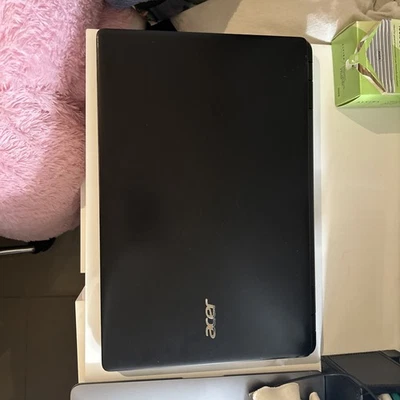 Acer Aspire ES1-521 Laptop – AMD A6, 4 GB RAM, 1 TB HDD – Windows 10 - Bild 1 von 4