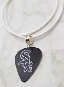 Collana Plettro Chitarra MLB Chicago White Sox "Sox" su Cavo Laminato Bianco - Foto 1 di 2