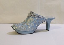 Just The Right Shoe by Raine 2001 Carolynn #25148 Willitts (Sh2)