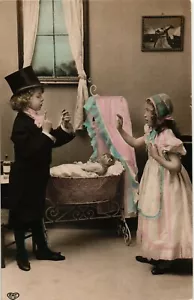Alte AK Vintage Mädchen und Spielzeugpuppen (955) - Bild 1 von 2