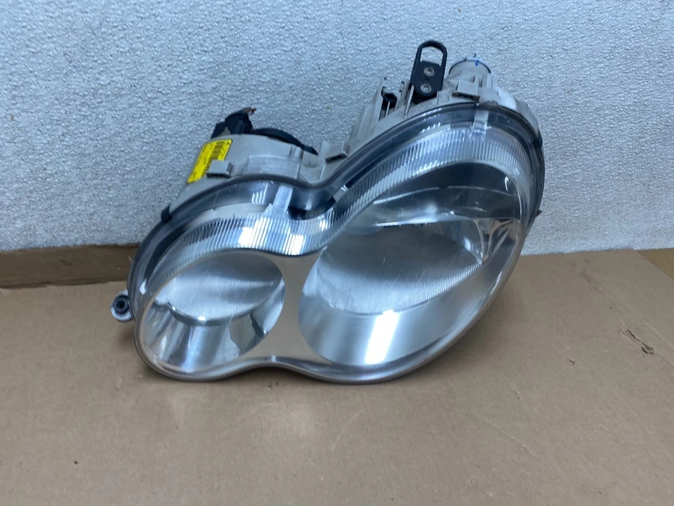Faro lateral izquierdo conductor Mercedes-Benz Clase C 2005 a 2007 OEM U8232 DW Foto 1 de 4