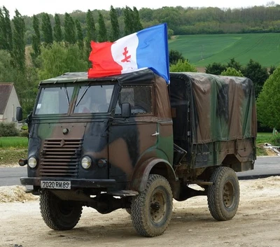 A vendre un camion militaire Renault R 2087N 4X4 de 1964 poids 2t540 vide En éta - Photo 1/3