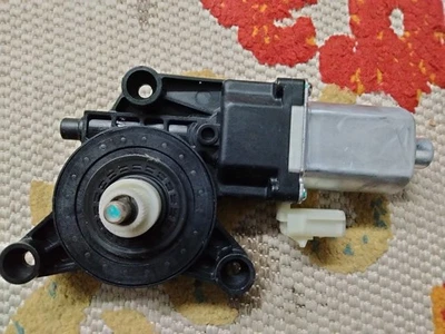 Двигатель переднего левого стеклоподъемника Dorman для Chrysler Town & Country 2008-2016 годов выпуска 2-контактный - Изображение 1 из 4