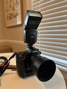 USED Nikon D750 Bundle w/ 85mm lens, 3 batteries, battery pack, and more - Picture 1 of 16