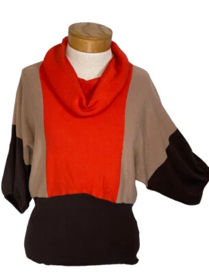 Suéter Sharagano manga curta, gola capuz, color block PL - Imagem 1 de 4