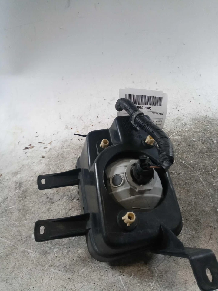 Used Driving Light fits: 2016 Gmc Yukon Fog-Driving Grade A - Image 1 of 4