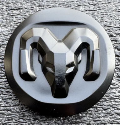 OEM 2019-2024 Dodge Ram 2500 negro 3,75" tapa central 6PG01TRMAA - envío gratuito Foto 1 de 3