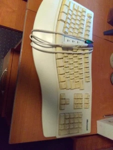 Microsoft ergonomic keyboard - Picture 1 of 1