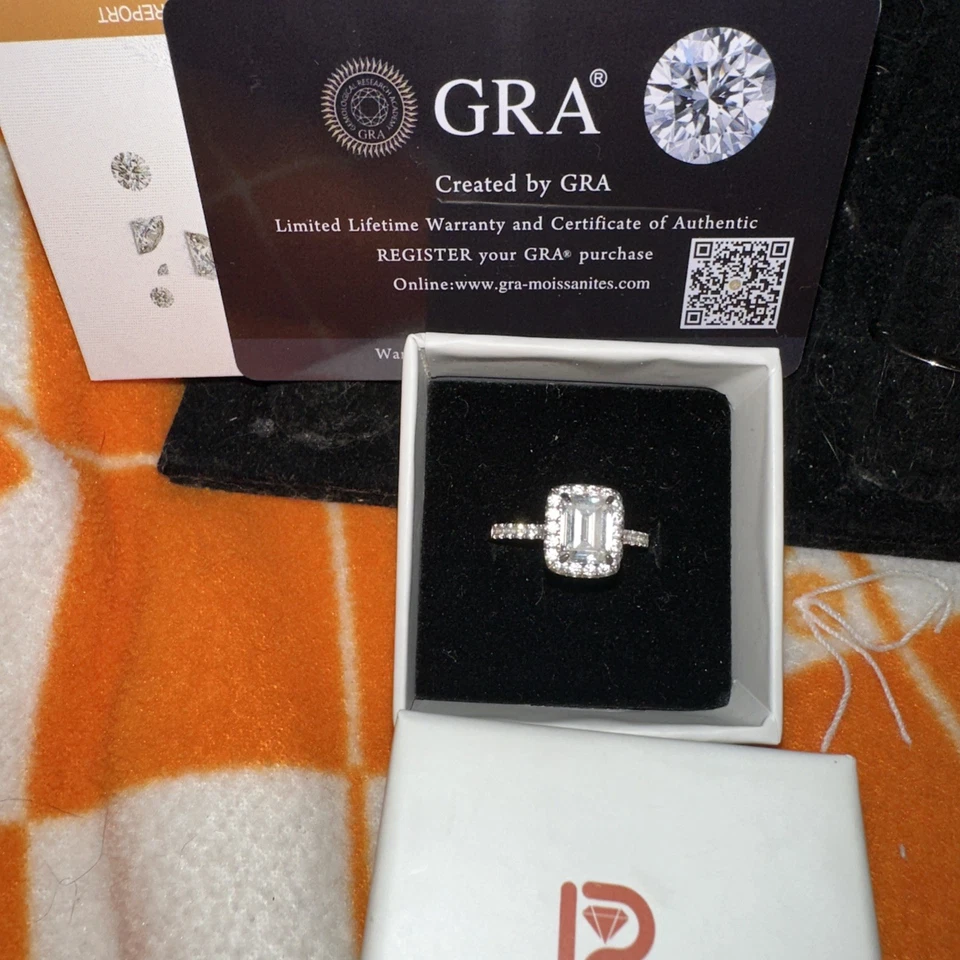 Diamante CVD cultivado en laboratorio certificado IGI 2,08 quilates corte cojín color F claridad VVS2 Foto 1 de 1