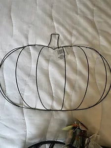Forma corona di metallo a forma di zucca 3D raccolta caduta Halloween - Foto 1 di 1