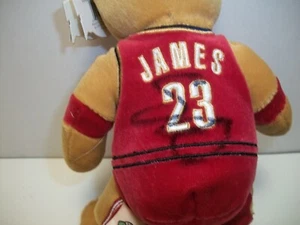 Team Jumpin Bears ~ Cleveland Cavaliers ~ #23 Lebron James ~ **Firmado ~ con etiqueta ~ 8" - Imagen 1 de 10