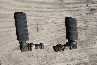 Kawasaki KZ1100A 1981 estriberas traseras, clavijas de pasajero Foto 1 de 2