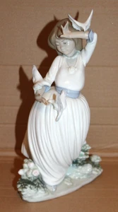 Figura Niña Nao de Lladro con Palomas Revoloteando, Pájaros, España 1983, 10-5/16" - Imagen 1 de 7