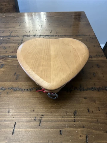 LONGABERGER SWEETEST HEART BASKET,  LID,  PROTECTOR, 2004 Cover