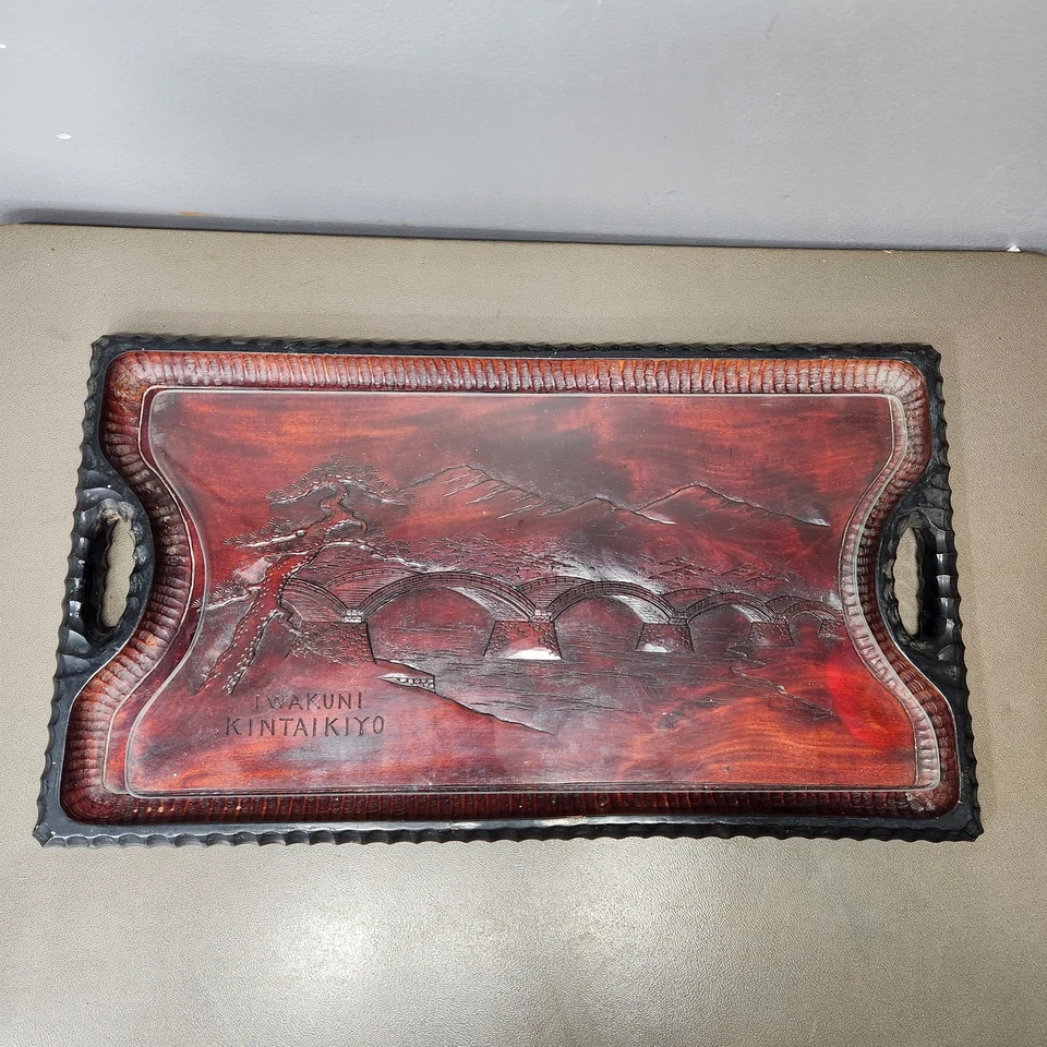 Bandeja para servir de madera tallada japonesa Iwakuni Kintaikyo con inserción de vidrio escena artística Foto 1 de 4