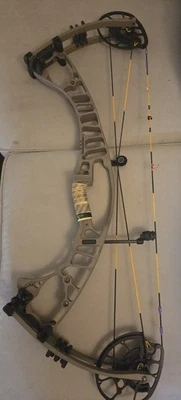 Arco compuesto Hoyt VTM 34 60-70# con cuerdas Vapor Trail diestro Foto 1 de 4