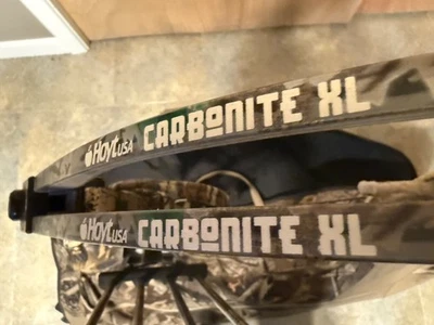 HOYT TENACITY CARBONITE XL COMPOUND BOW W/ EXTRAS + CARRY BAG - RIGHT HANDED - Image 1 of 4