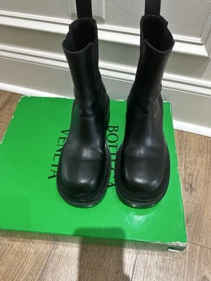 Botas Bottega Veneta, armario pieza llamativa usadas un par de veces  Foto 1 de 4