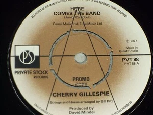Cherry Gillespie: Here Comes The Band UK 1977 PROMO EX+ 7" - Picture 1 of 3