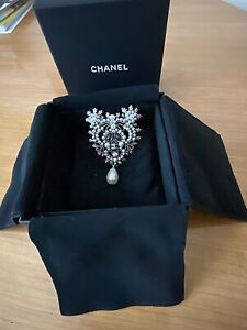 Chanel Unique Metal/Crystal/Pearl Brooch