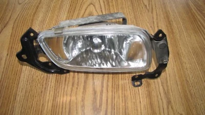Farol de neblina MITSUBISHI MONTERO RH 2001 2002 PASSAGEIRO FABRICANTE DE EQUIPAMENTO ORIGINAL - Imagem 1 de 3