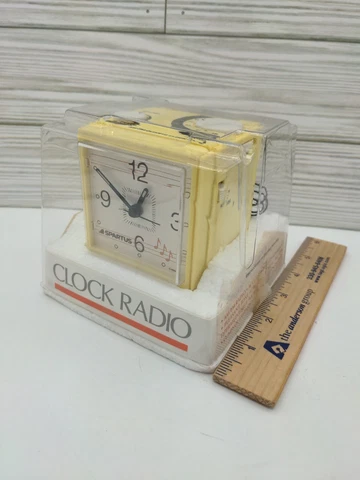 Spartus 1980's Vintage Yellow AM/FM Clock Radio Alarm Cube Shape Cover